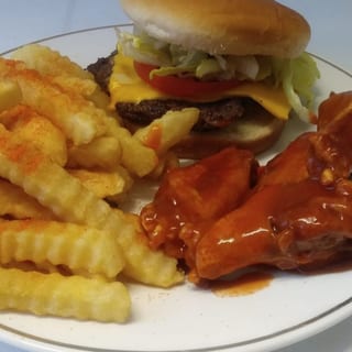 1/4 Cheeseburger Deluxe & 4 Wings