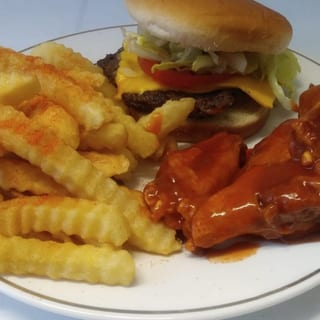 1/4 Bac Cheeseburger Deluxe & 4Wings Combo